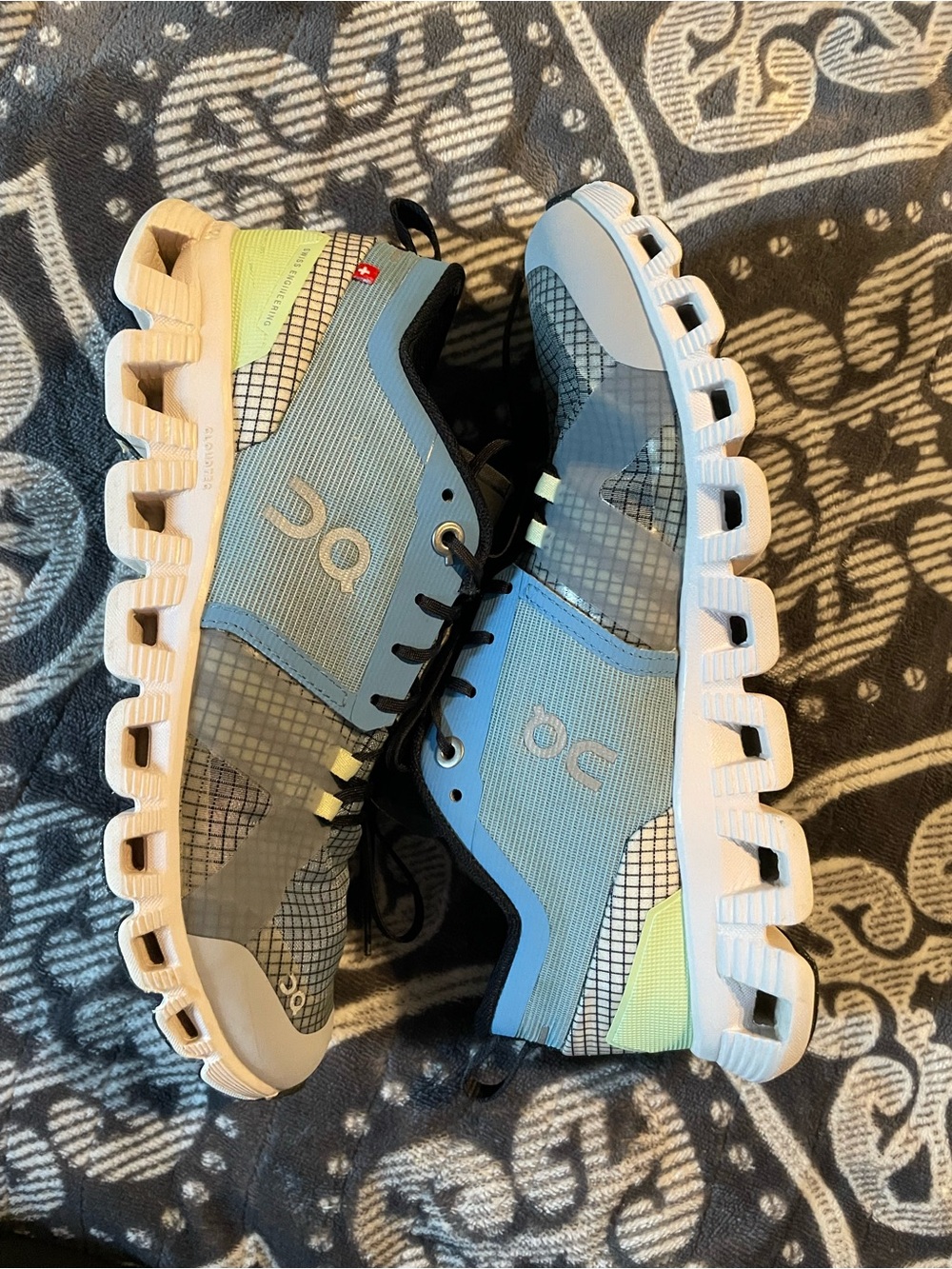 On Running women’s Trail Shoes in Light Blue and Gray - Picture 2 of 2
